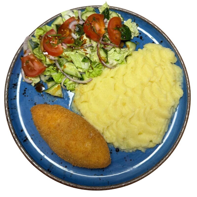 Kotlet po kijowsku z chrupiącą panierką serwowany w restauracji Pieczony Dzik we Wrocławiu