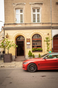 Restaurant Pieczony Dzik im Zentrum von Wrocław nahe dem Rynek